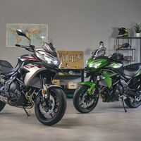 La Kawasaki Versys 650 renueva su imagen y mejora el equipamiento para ser una trail más funcional y cómoda