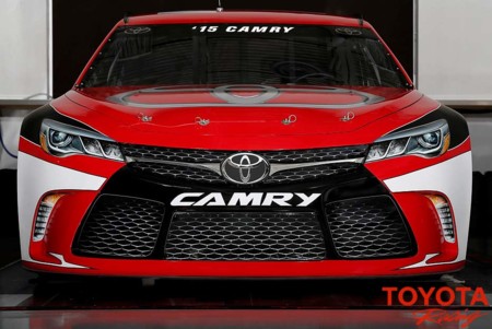 Esto es lo que le hicieron al Toyota Camry para que ganara la NASCAR