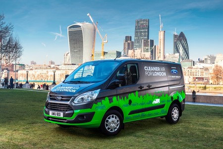 Ford probará la Ford Transit híbrida enchufable en un programa piloto en Londres