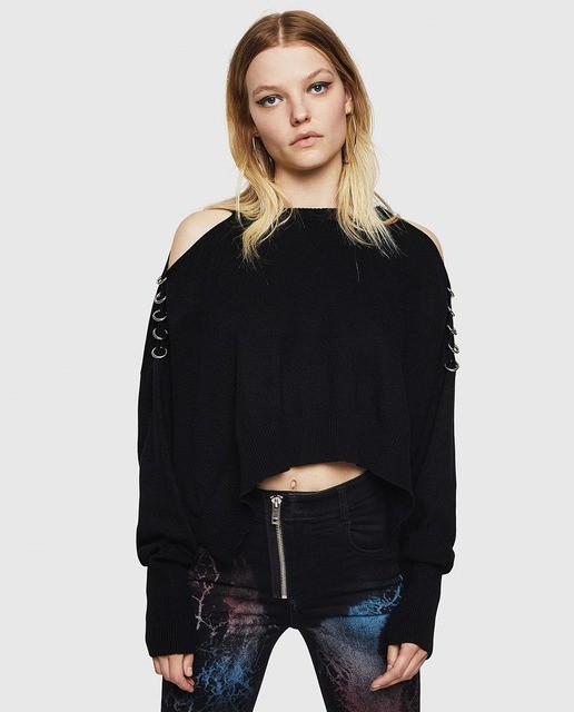 Mujer En Gris Y Negro 99 Camisa Estampada Con Hombros Descubiertos Y