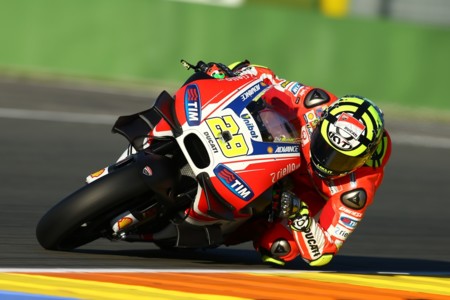 Andrea Iannone Test Valencia 2015