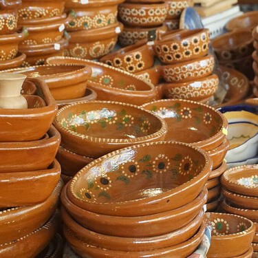Entre Puebla y Morelos esta este destino que es famoso por su tianguis del barro: encontrarás desde piezas únicas hasta tesoros artesanales