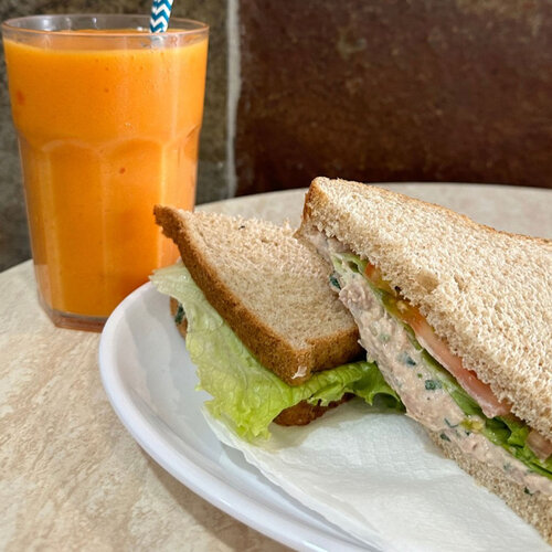 Ahora todos los bares tienen smoothies y sándwiches, pero esta zumería de Santa Cruz de Tenerife lo empezó a hacer en el año 1979 