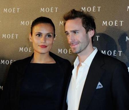 Joseph Fiennes se casa con la modelo María Diéguez