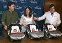 Nacen trillizos idénticos tras técnica de fecundación in vitro, un caso muy raro