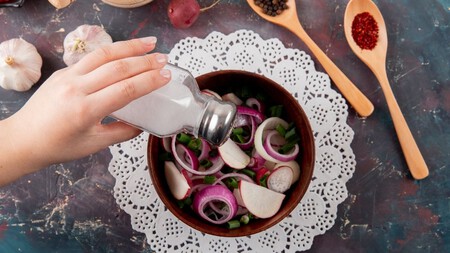 Trucos para quitarle lo salado a la comida y salvarla con ingredientes que ya tienes en el refrigerador