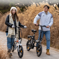 Es eficaz, no ocupa espacio y te durará años: la bicicleta eléctrica plegable de Decathlon que arrasa en rebajas al 60% de descuento  