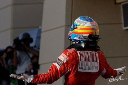 Fernando Alonso vuelve a la lucha. Bandera a Cuadros GP de Bahrain