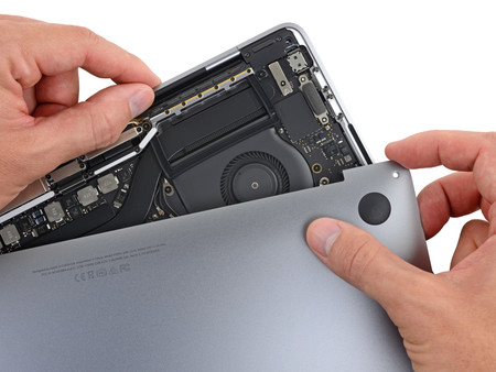 El nuevo MacBook Pro por dentro, iFixit nos muestra qué lleva en su interior