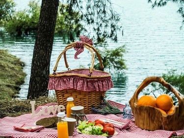 Para el picnic perfecto necesitas un cesto a cuadros 