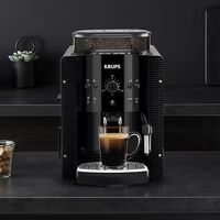 Muele, espuma y está rebajada: así es la cafetera con molinillo con la que disfrutarás de un buen café sin quitarte el pijama