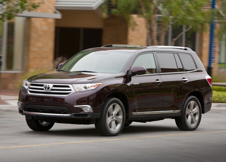 Toyota Highlander 2011 1280 01