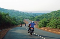 ¿Por qué conducimos por la derecha de la carretera?