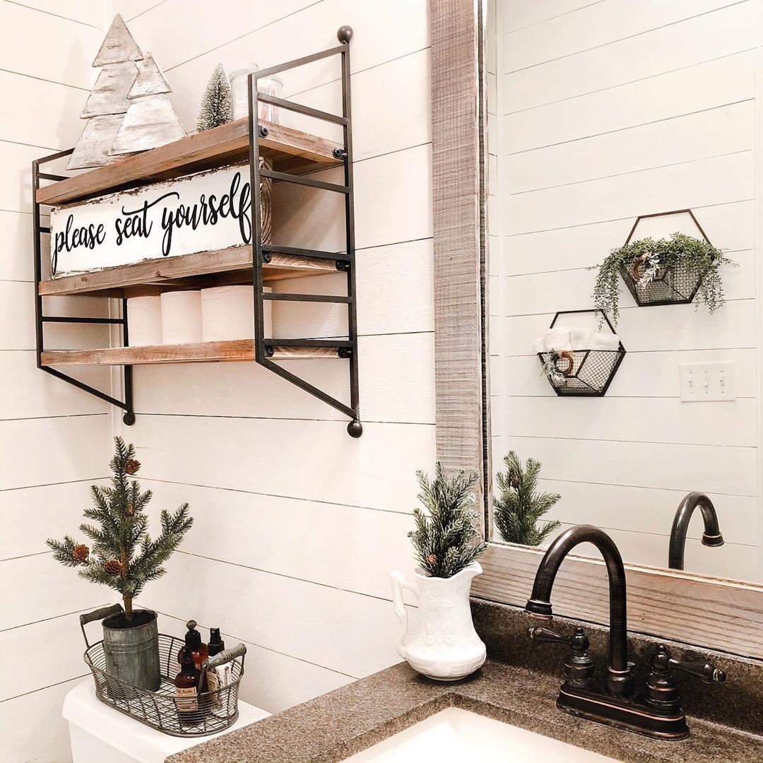 La tendencia más práctica; baldas o estanterías abiertas en el cuarto