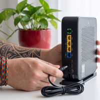 Vuelves de vacaciones y no tienes Internet: descubre qué le pasa a tu router y los trucos para resucitarlo