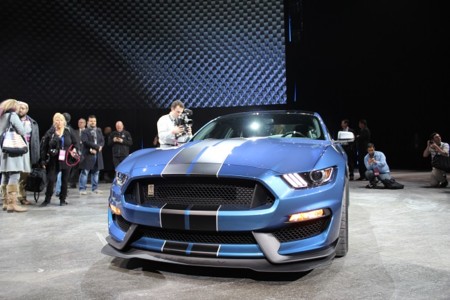 Ford anuncia el limitado número de unidades que producirá del Mustang Shelby GT350 2015