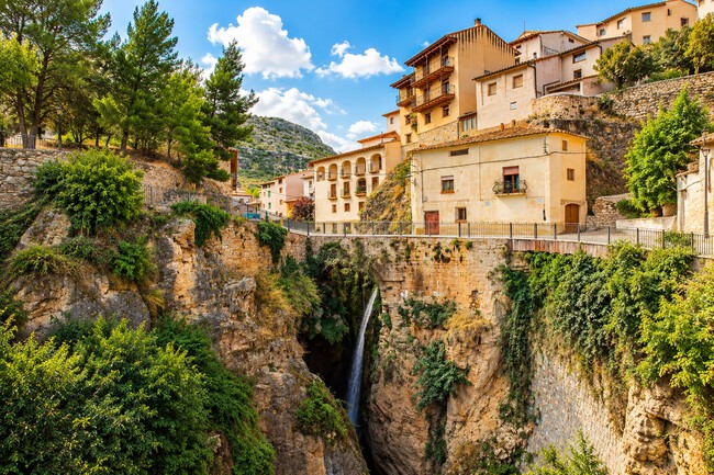 Viajes Escapadas Turismo Espana Pueblos Cascada Urbana Teruel Otono