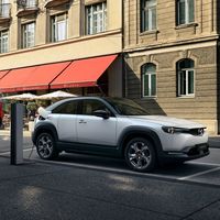 Mazda justifica la corta autonomía del SUV eléctrico MX-30: una batería más grande contaminaría más que un diésel