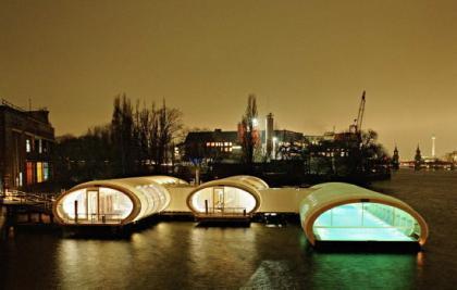 Badeschiff Berlin night