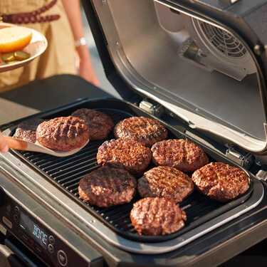 El electrodoméstico potente y versátil con el que cocinar a la parrilla, ahumar carnes o freír sin aceite