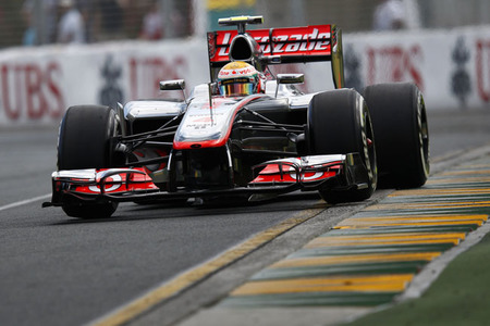 Lewis Hamilton logra la primera pole del año. Algo ha cambiado en la Fórmula 1