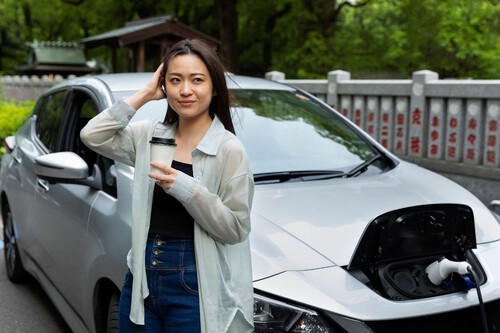 Na China, carros elétricos devem ter baterias que não pegam fogo | Imagem: Freepik