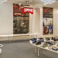 Camper tiene las zapatillas de piel cómodas y elegantes que no dejarás de ponerte, ahora más baratas