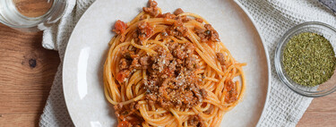 Espaguetis con carne picada y tomate, una receta de supervivencia que puede ser deliciosa 