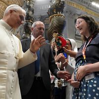 Influencers de todo el mundo en el Vaticano reciben contundente llamado del Papa León XIV contra la lógica de la división en línea: “vayan a reparar las redes” 
