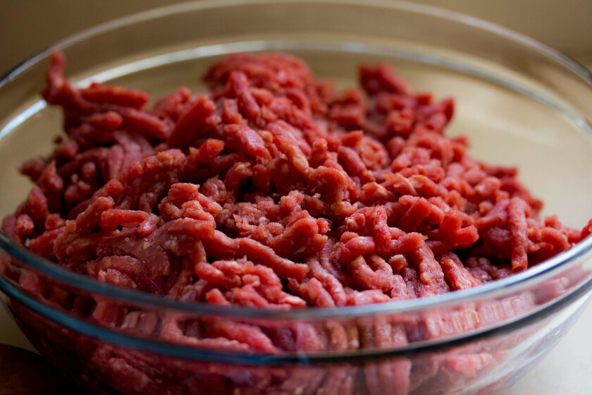 Esto es lo que debes hacer si la carne picada que compraste tiene partes grisáceas