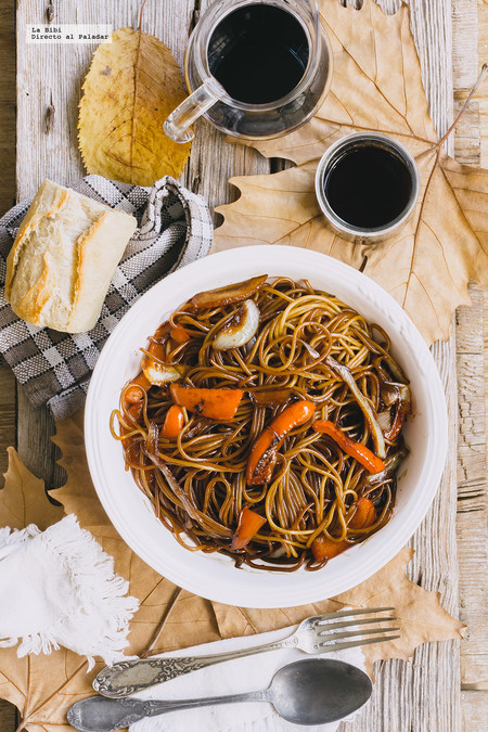Espaguetis caramelizados con balsámico. Receta fácil y deliciosa