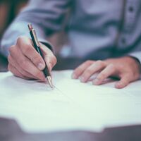 Qué debe incluir el contrato de compraventa de un coche de segunda mano para evitarte sustos