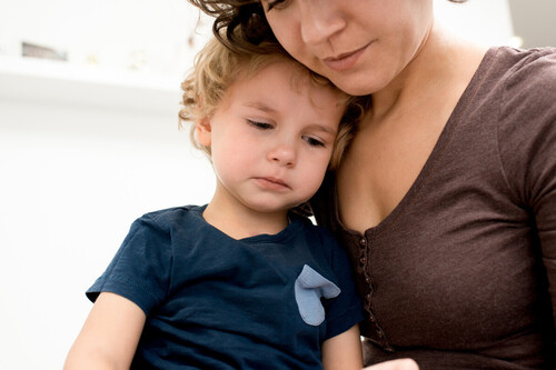 Esclerosis múltiple en niños y adolescentes: cuáles son sus síntomas y tratamiento