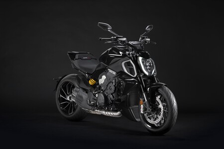 Ducati Diavel V4 2023 006