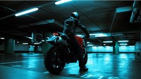 Ducati Monster, vídeo promocional por un propietario 