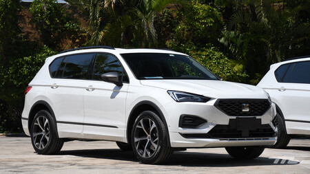SEAT Tarraco FR, al volante de un SUV de 7 plazas con traje de 'Fórmula Racing'