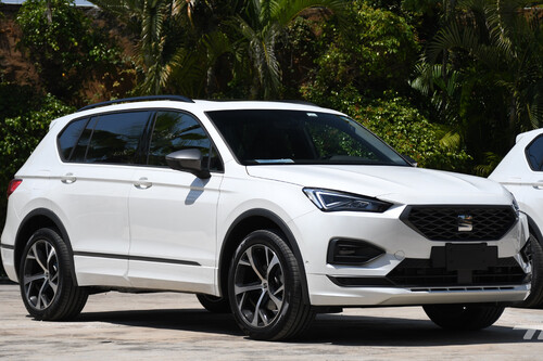 SEAT Tarraco FR, al volante de un SUV de 7 plazas con traje de 'Fórmula Racing'