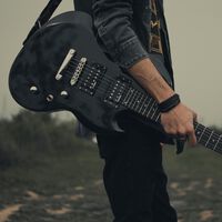 Todos hemos soñado con ser un rockstar en algún momento, pero el primer paso es aprender: este pack es ideal para iniciarse