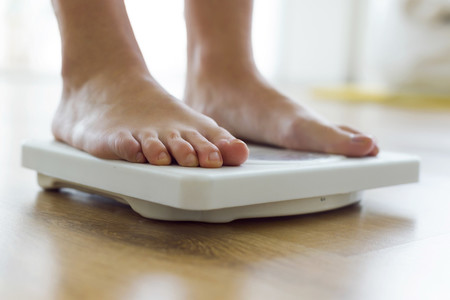Cinco hábitos que nos impiden perder del todo esos kilos que nos sobran