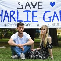 Científicos y expertos internacionales piden que se frene la "desconexión" de Charlie, el bebé inglés aquejado de una enfermedad genética y mortal