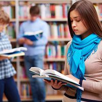 Cada año leemos menos y por menos tiempo en México: el gobierno quiere revertirlo con libros con precios bajos y clubes de lectura 