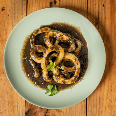 Mercadona vende tres latas de calamar en tinta por poco más de 3 euros: ideal para el aperitivo o preparar un arroz negro 