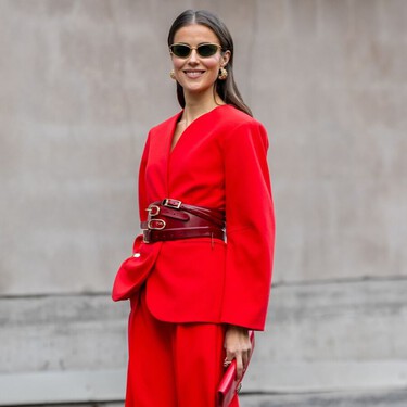 Todo al rojo: esta primavera 2026 vuelven los pantalones 70s más vibrantes y así se llevan con estilo 