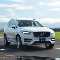 Le dimos unas vueltas en pista al Volvo XC90 y no, no logramos sacarlo de control