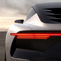 El DeLorean del siglo XXI adelanta tres días su estreno y nos enseña su trasera con guiños al DMC-12 