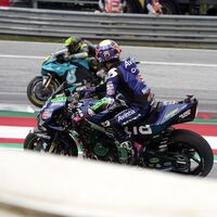 Lo más parecido a una MotoGP naked: Enea Bastianini perdió el carenado de su Ducati y dejó la mecánica al descubierto