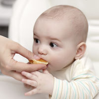 De todo menos esto: alimentos prohibidos en la dieta de los bebés menores de un año