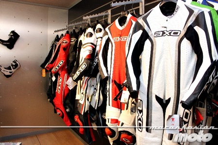 Monos AXO en fábrica