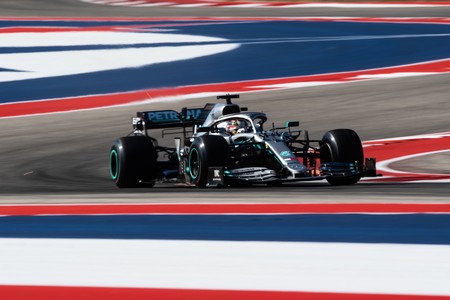 Lewis Hamilton pone la directa a por el título dominando los entrenamientos libres en Austin