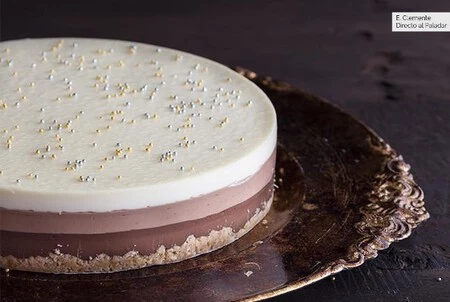 Esta es la mejor receta de tarta de tres chocolates que hemos encontrado